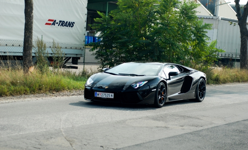 677288062LAMBORGHINIAVENTADORESQUIROU.jpg