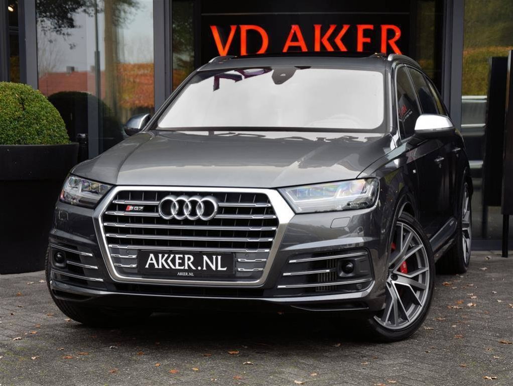 678672AUDISQ70393.jpg