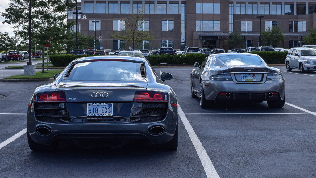 6809701882AUDIR8V10.jpg