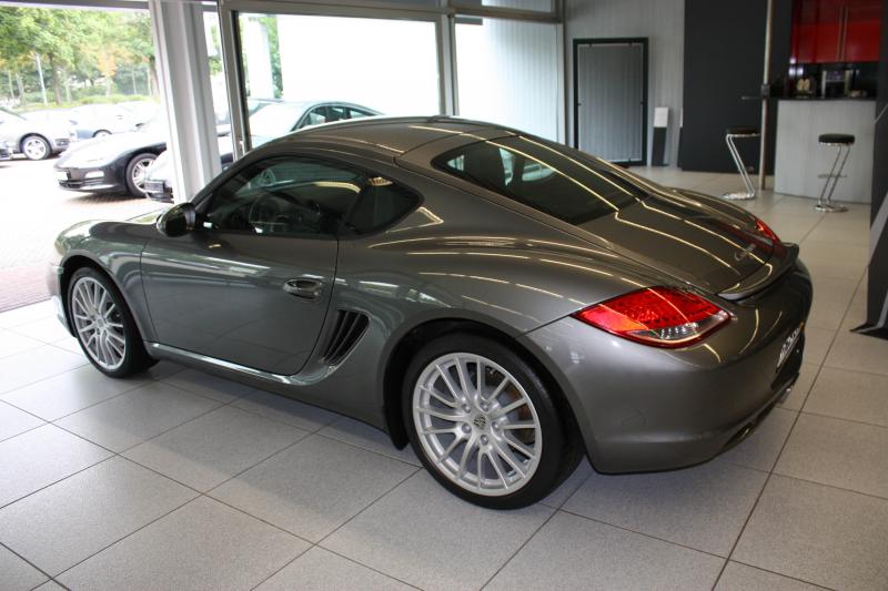 68211Porsche_3.jpg