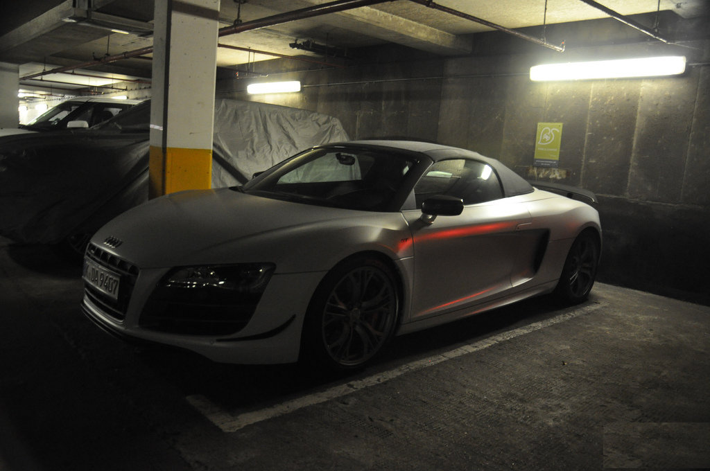 684094R8GT742.jpg