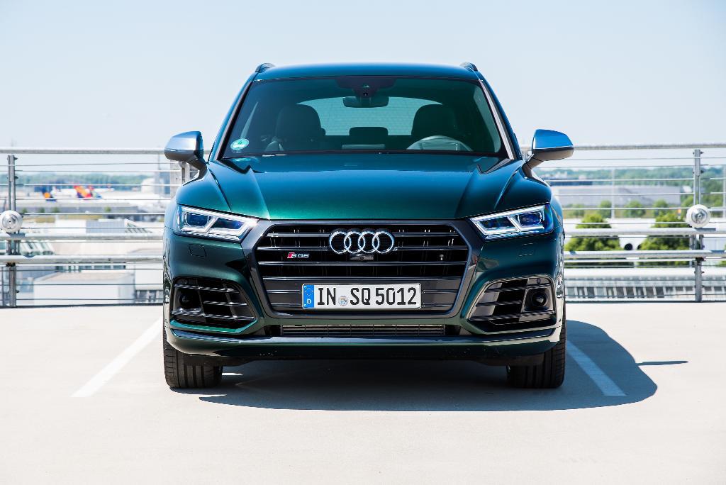 684819AUDISQ5B90134.jpg