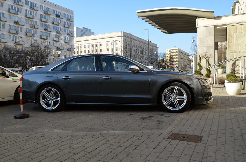 685046S8D41326.jpg