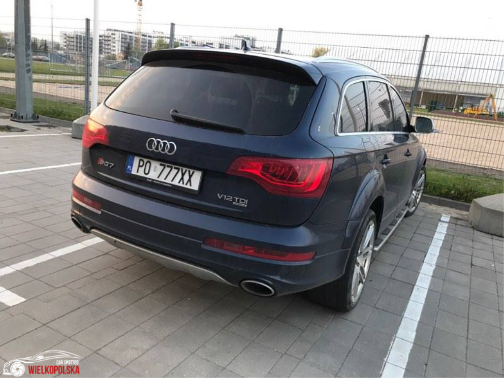 6852102202AUDIQ7V12.png