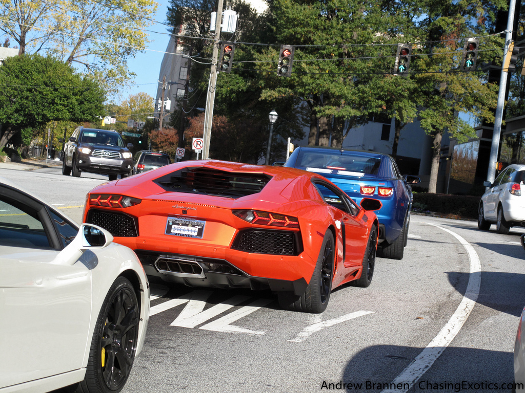 686413049LAMBORGHINIAVENTADORESQUIROU.jpg