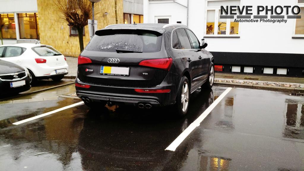 686496AUDISQ5884.jpg