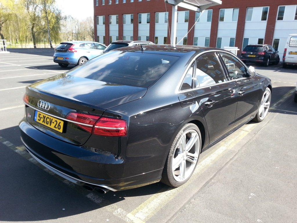686856S8D41487.jpg