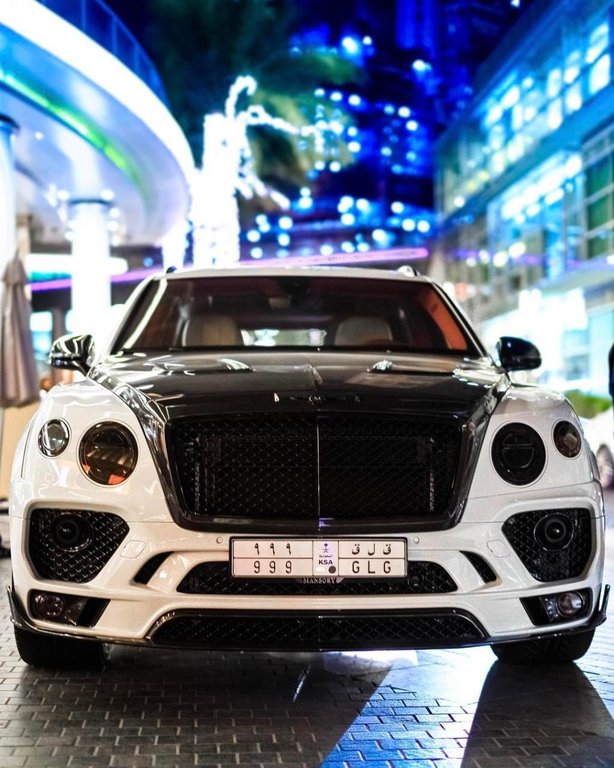 688102BENTAYGA0423.jpg