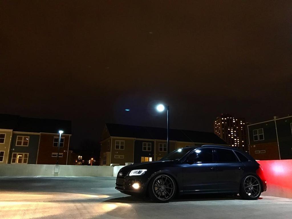 689216AUDISQ52241.jpg