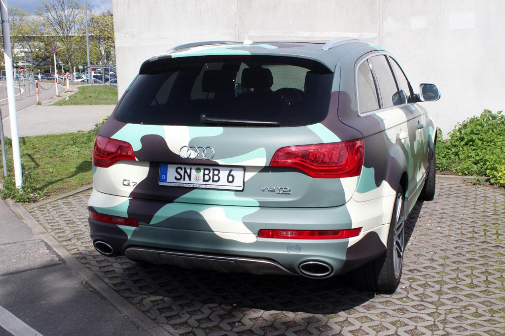 6895262177AUDIQ7V12.jpg