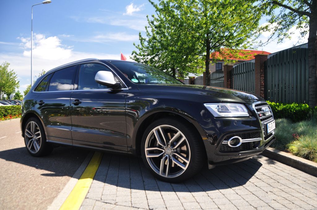 690440AUDISQ5632.jpg