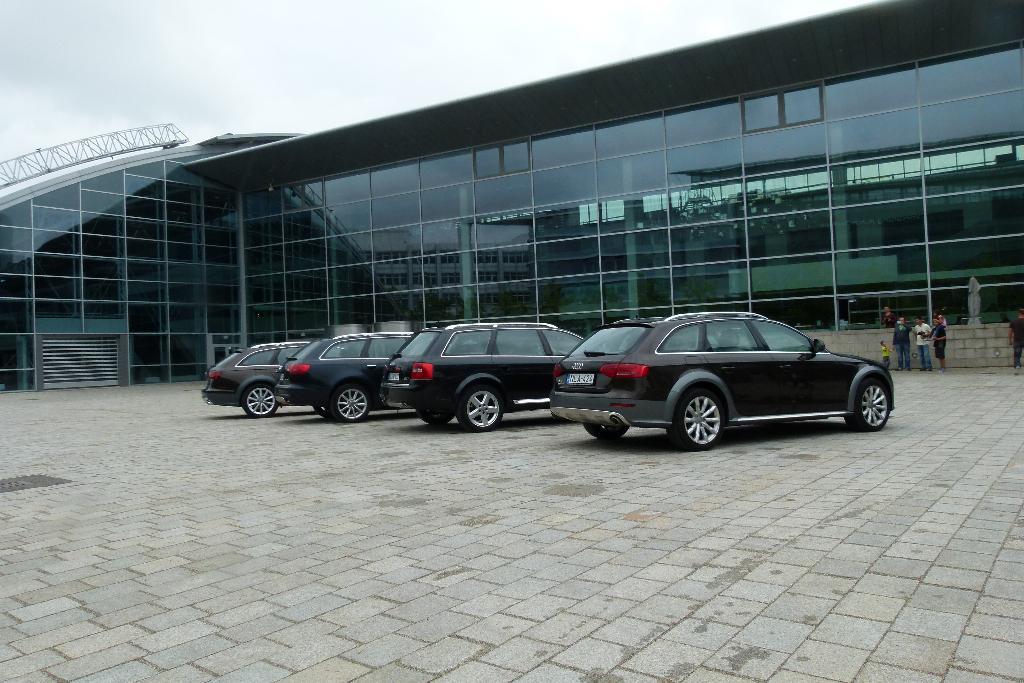 6911291855AUDIA4ALLROAD.jpg