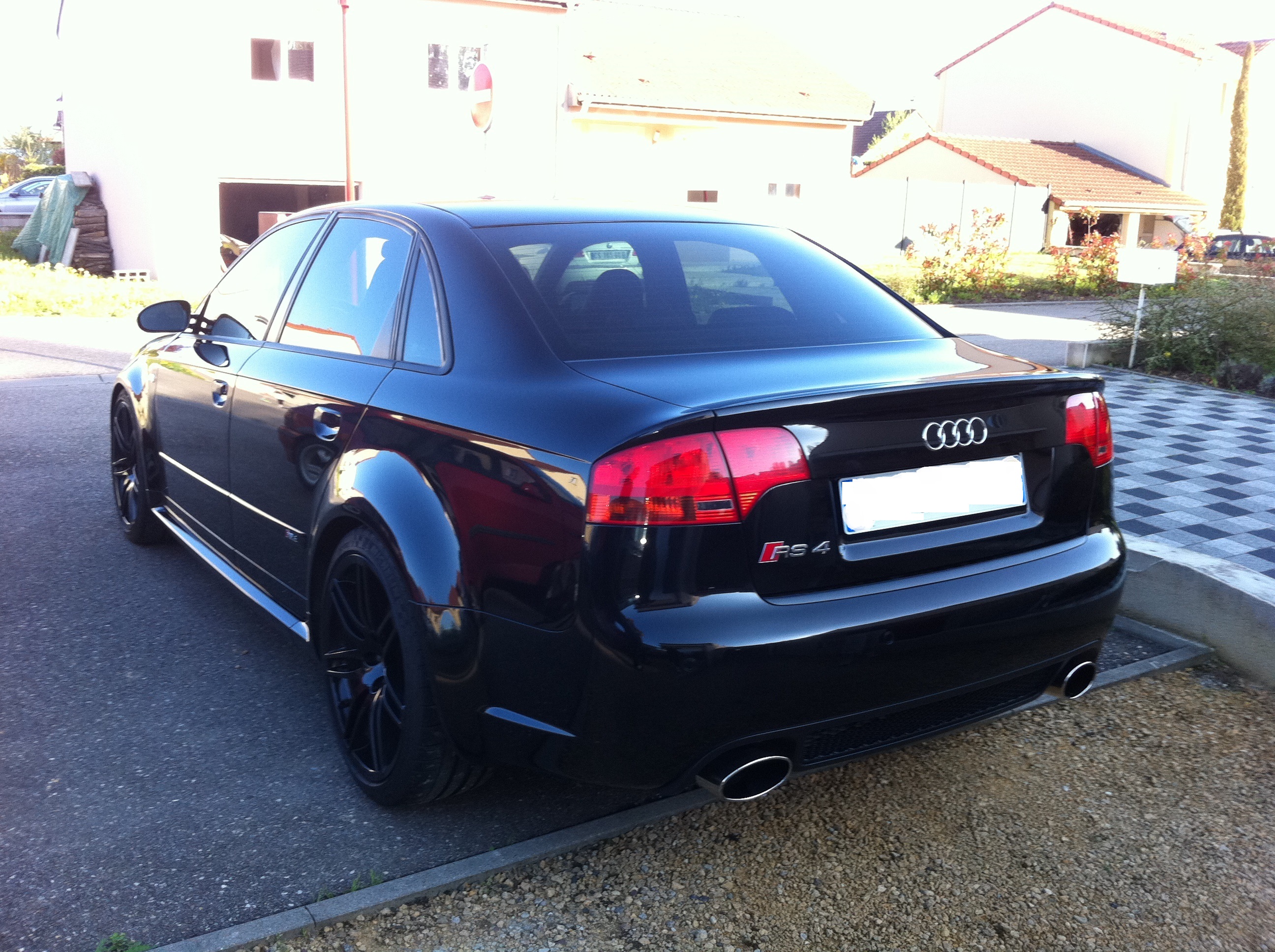 691641Audirs4black5.jpg