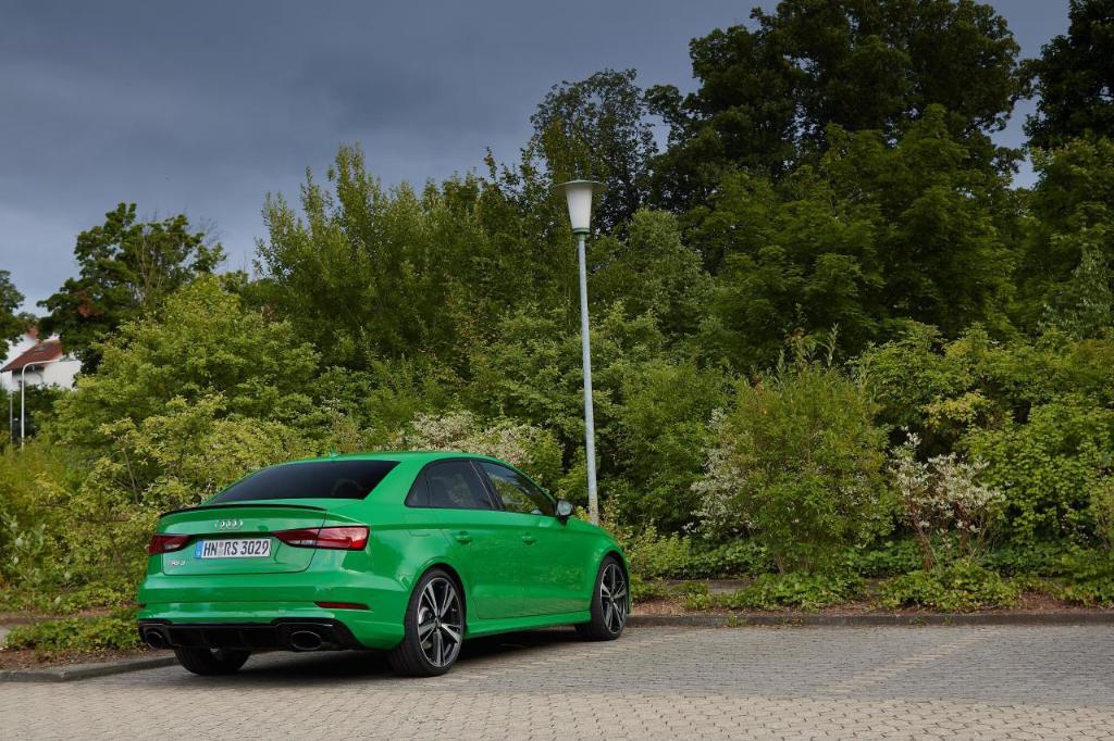 691743RS38V2720.jpg