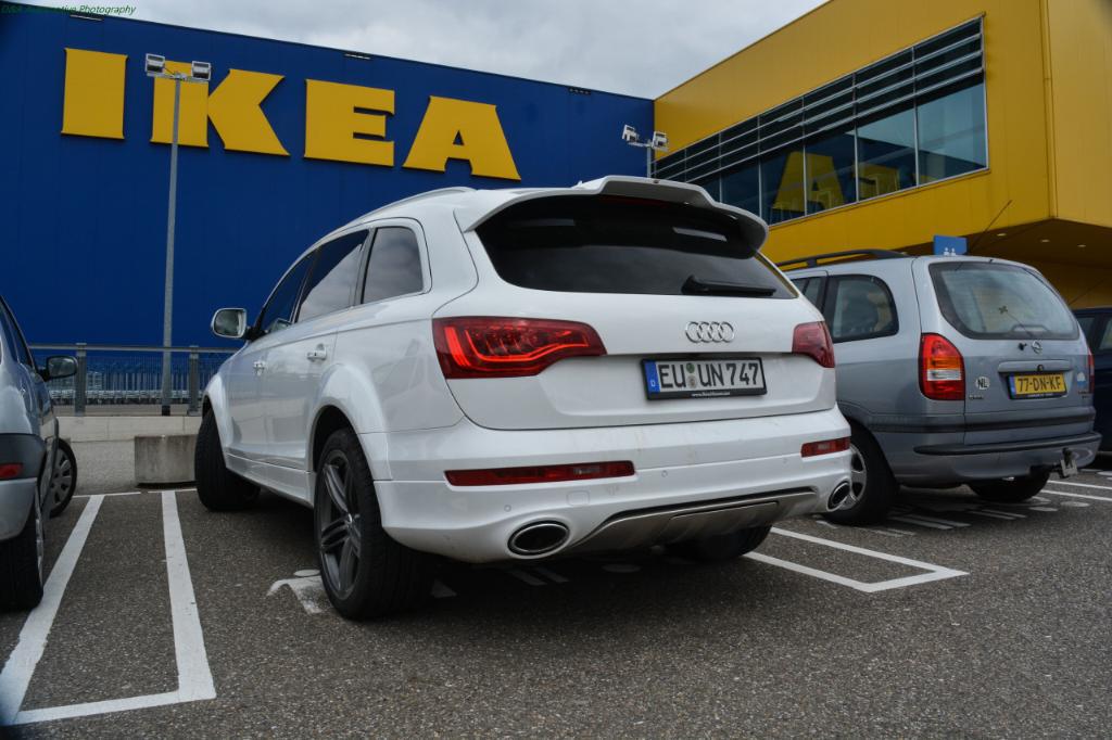 6918552188AUDIQ7V12.jpg