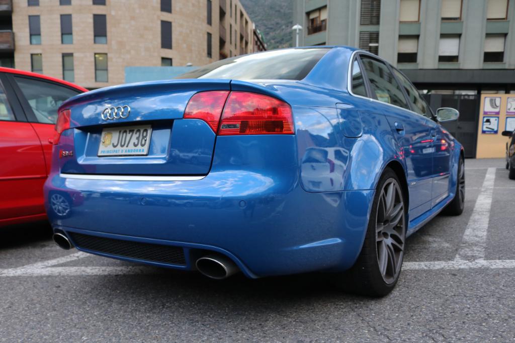 693538AUDIRS42779.jpg