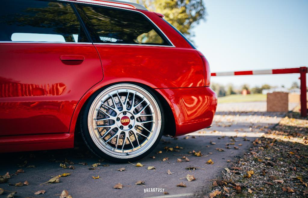693732AUDIWHEELS1048G2RS4B5.jpg