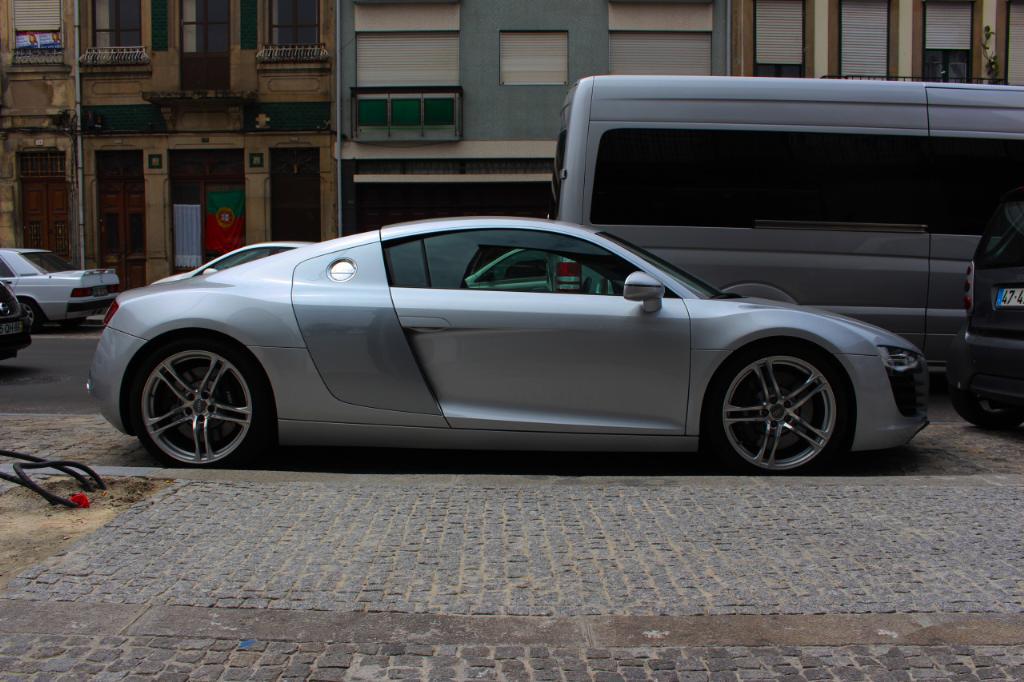 6946873379R8.jpg