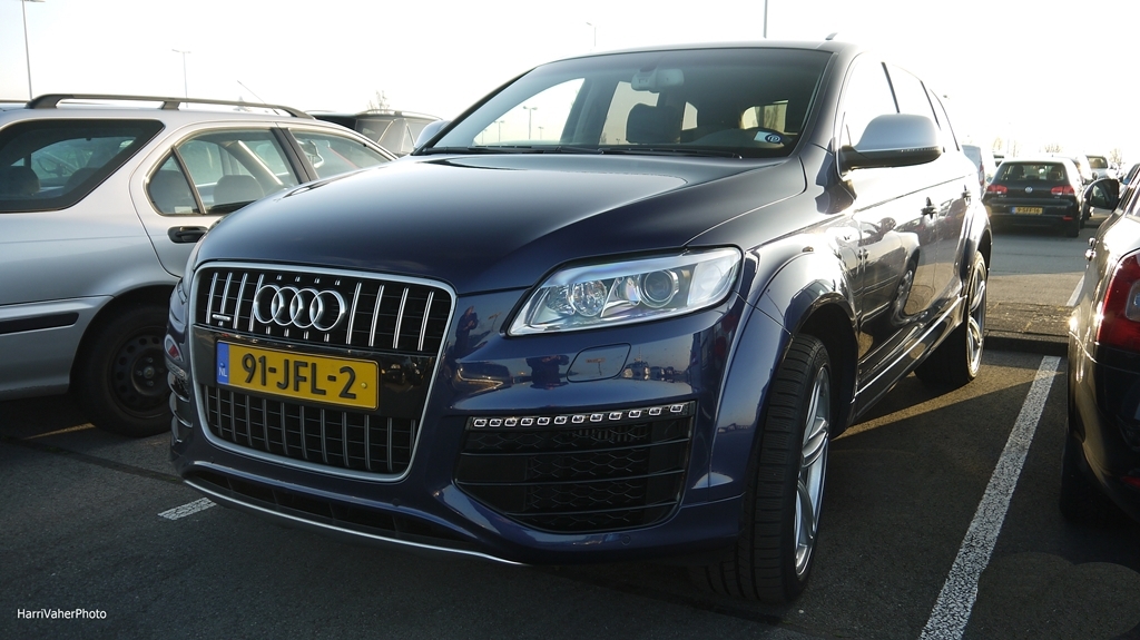 6954311878AUDIQ7V12.jpg