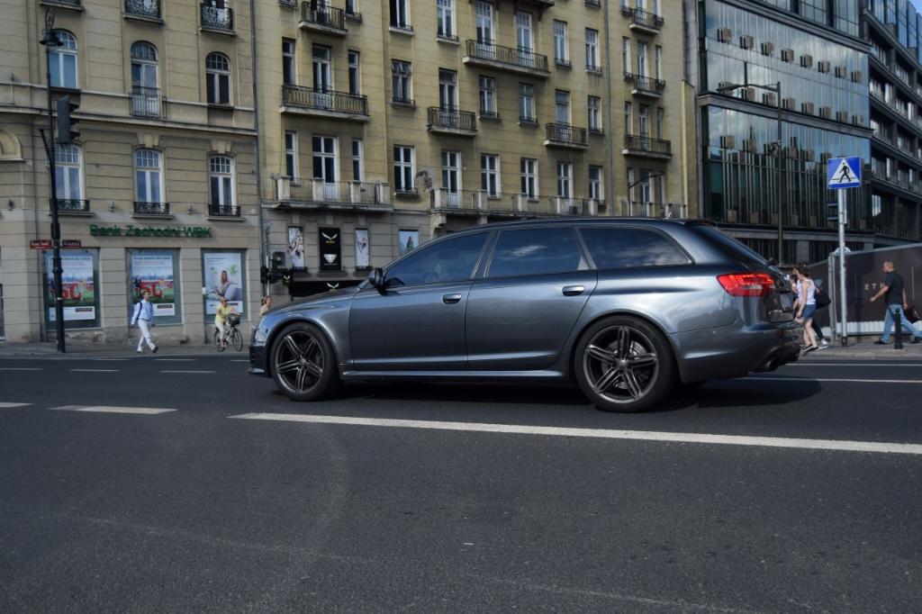 697322RS62528.jpg