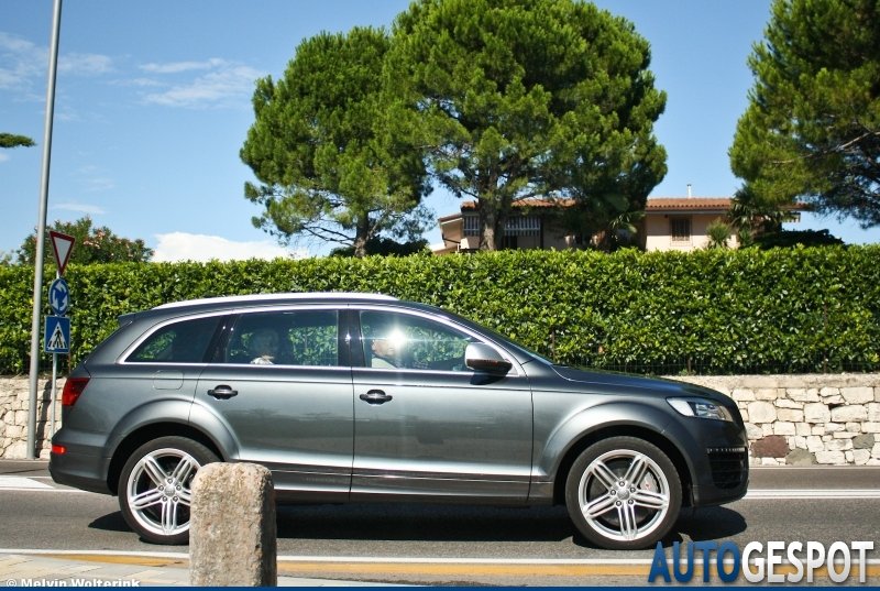 700335101Q7V12ESQUIROU.jpg