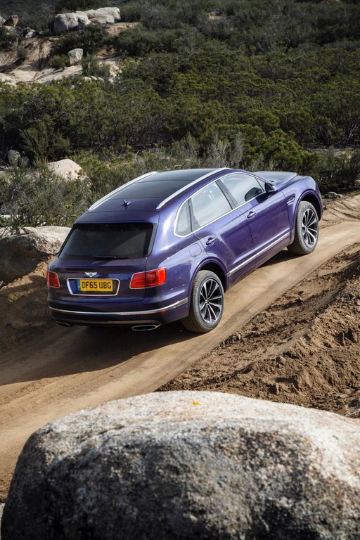701104BENTAYGA0104.jpg