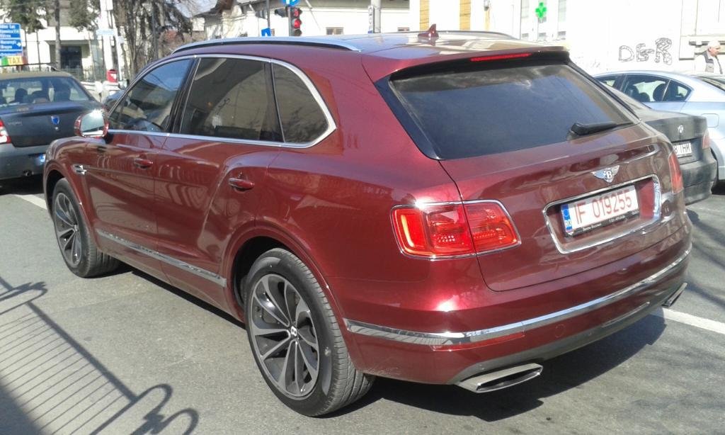 703996BENTAYGA0428.jpg