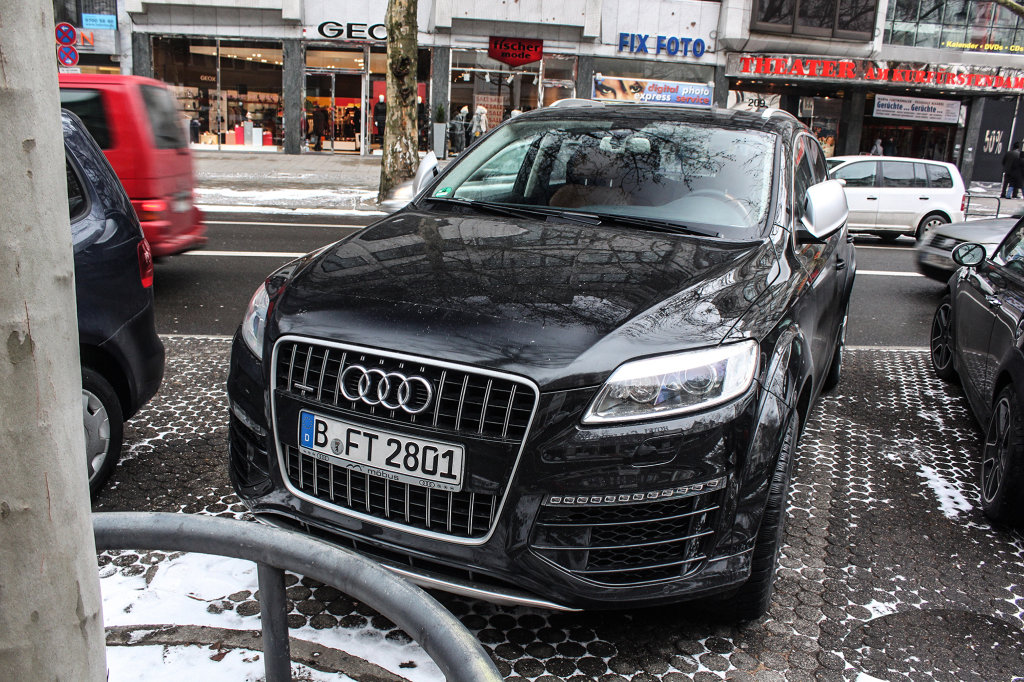 704446700Q7V12.jpg