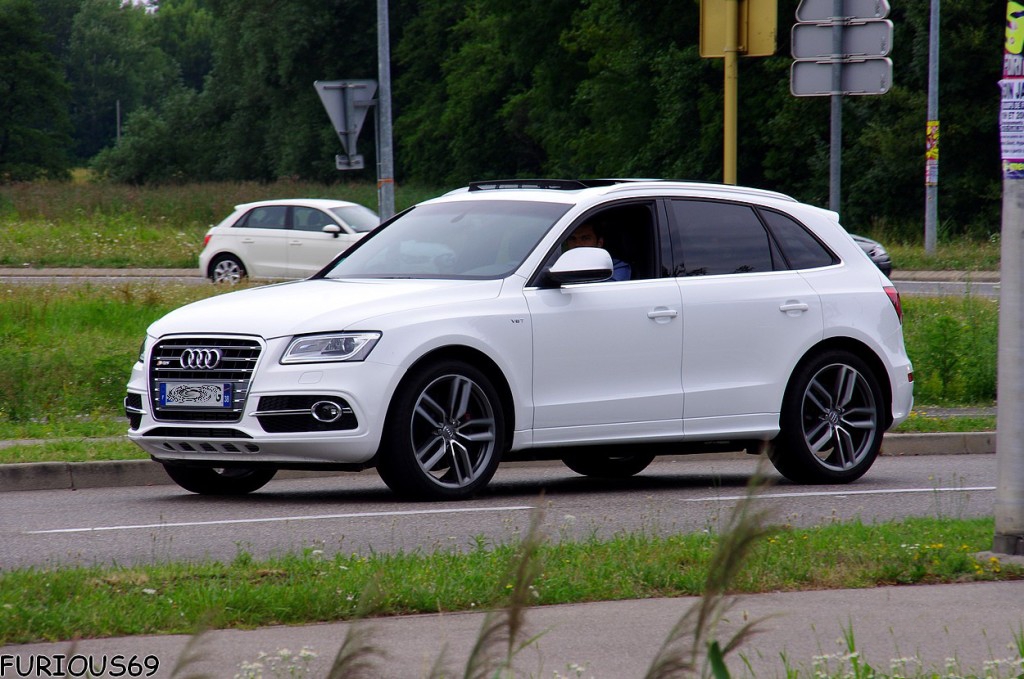 704708AUDISQ5822.jpg