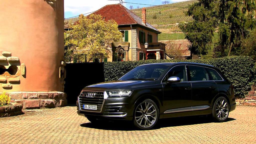 705814AUDISQ70162.jpg