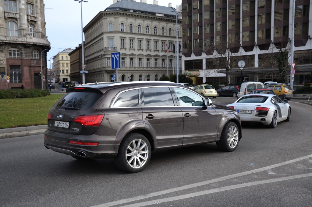 7059471004Q7V12.jpg