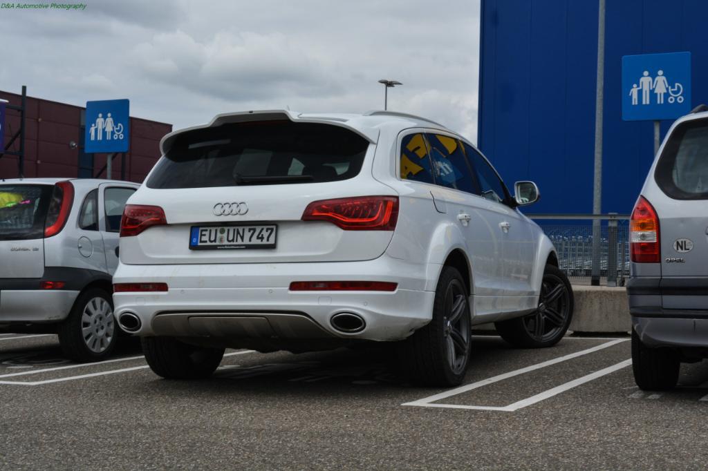 7096432187AUDIQ7V12.jpg