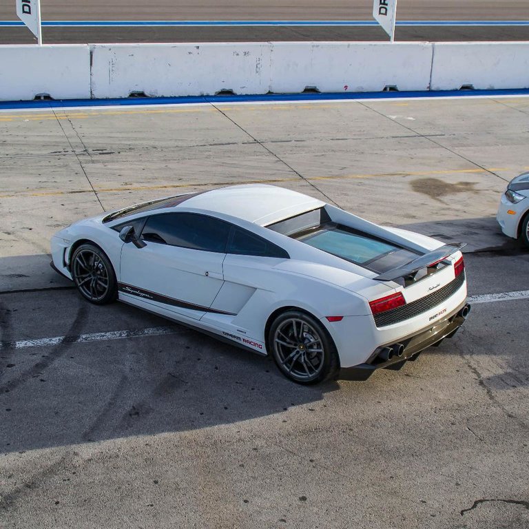 709764998LAMBORGHINI570.jpg