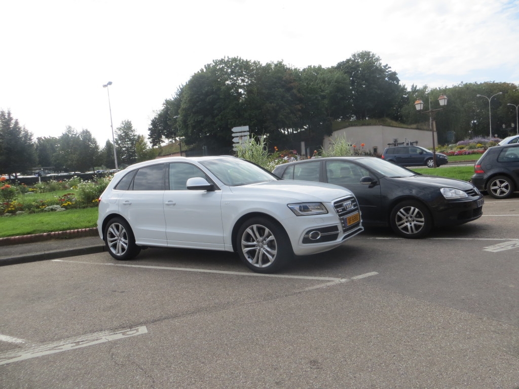 710654AUDISQ5851.jpg