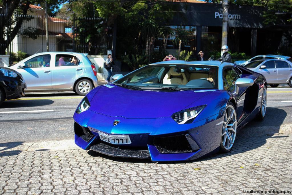 7108174196LAMBORGHINIAVENTADOR.jpg