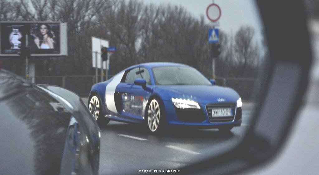 7121031817AUDIR8V10.jpg