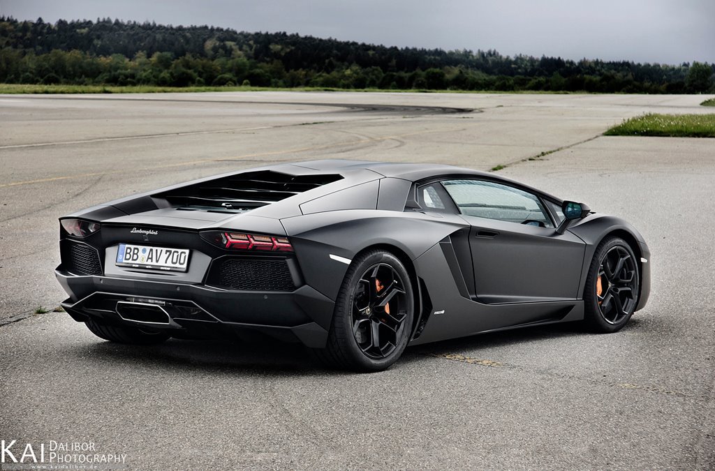 712697358LAMBORGHINIAVENTADORESQUIROU.jpg