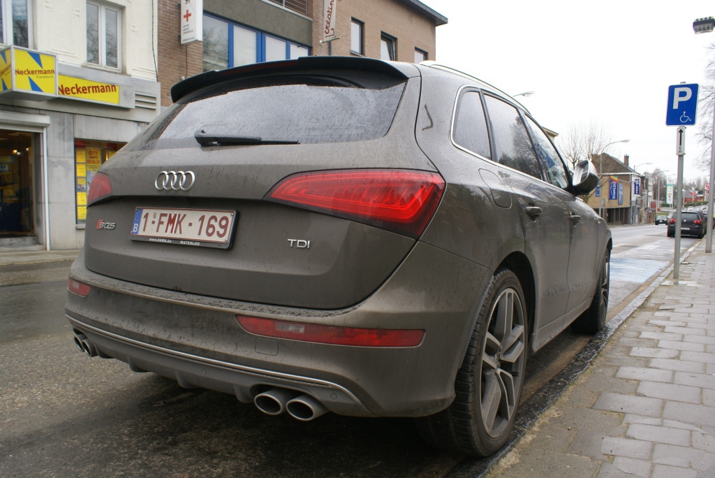 715391AUDISQ5999.jpg