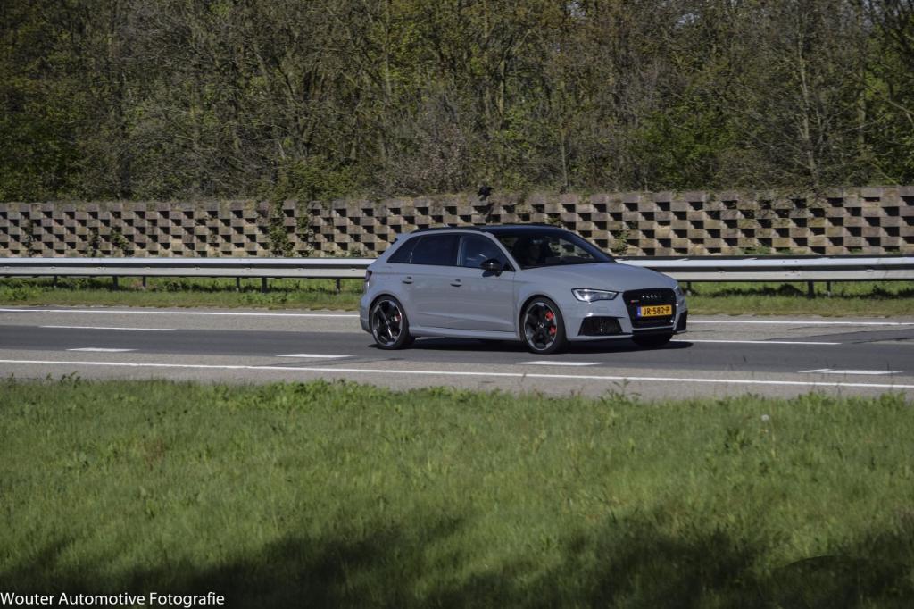 715906RS38V2497.jpg