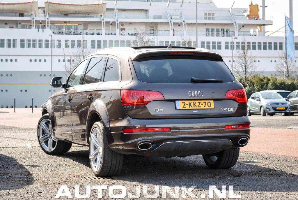 7159582151AUDIQ7V12.jpg