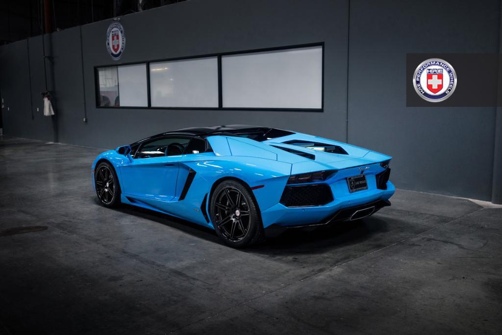 7177581084LAMBORGHINIAVENTADOR.jpg