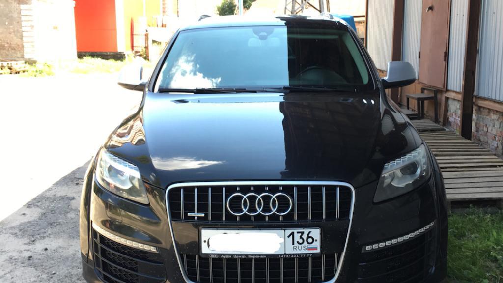 7187452221AUDIQ7V12.jpg