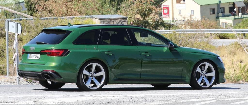 719672AUDIRS4B90090.jpg