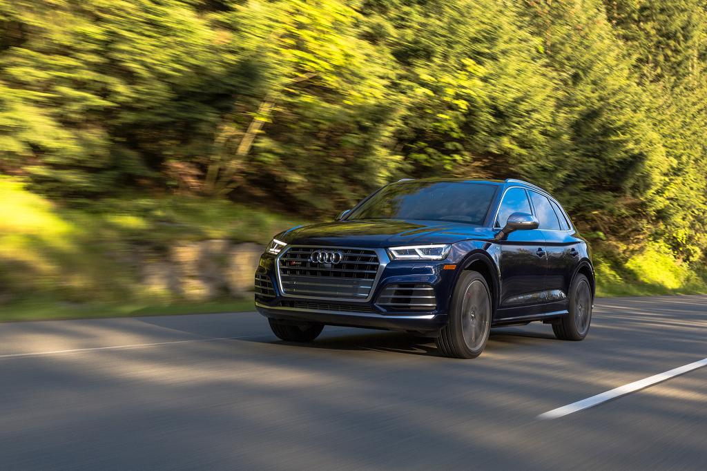 720492AUDISQ5B90063.jpg