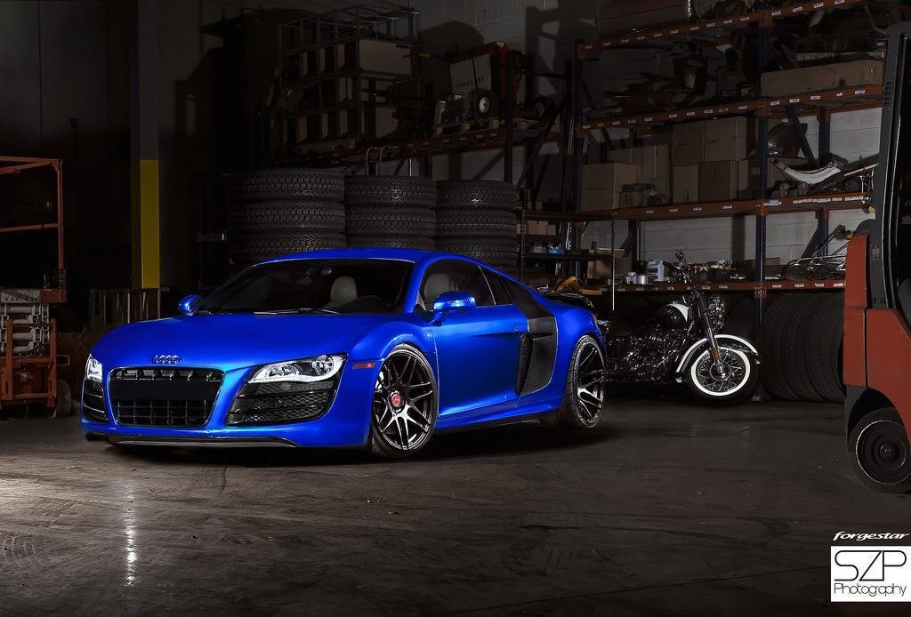 7235741838AUDIR8V10.jpg