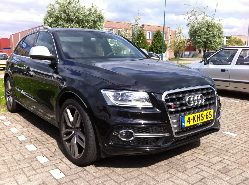725620AUDISQ5590.jpg