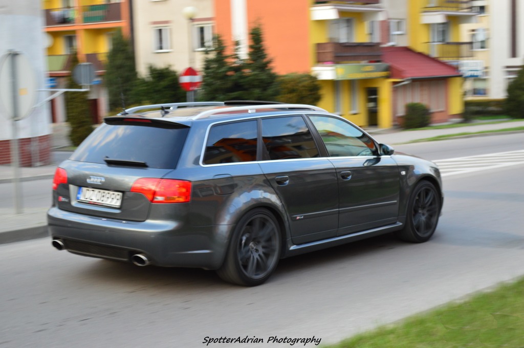 725664AUDIRS41199.jpg