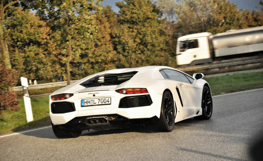 729961066LAMBORGHINIAVENTADORESQUIROU.jpg