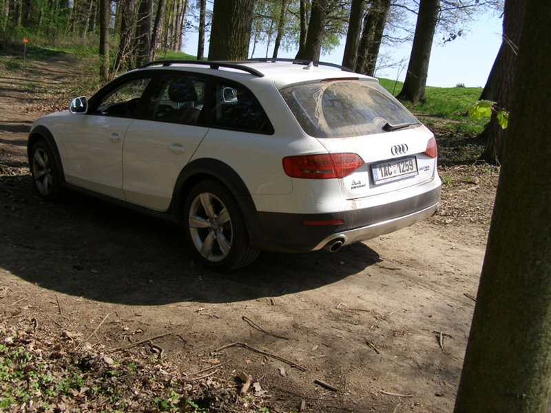 73087221AUDIA4ALLROAD.jpg