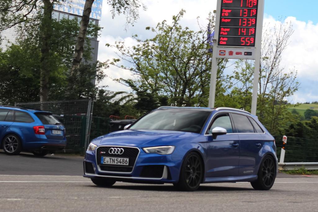 733251RS38V2671.jpg